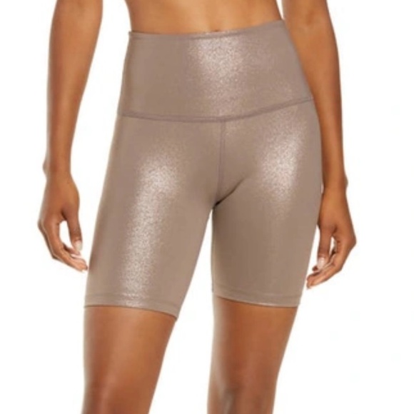 Beyond Yoga twinkle high waisted biker shorts in mocha size medium barely worn - Picture 1 of 5
